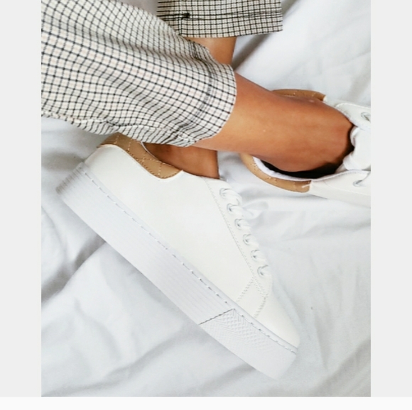 🆕️Back to School//Tan platform sneaker - Picture 4 of 8